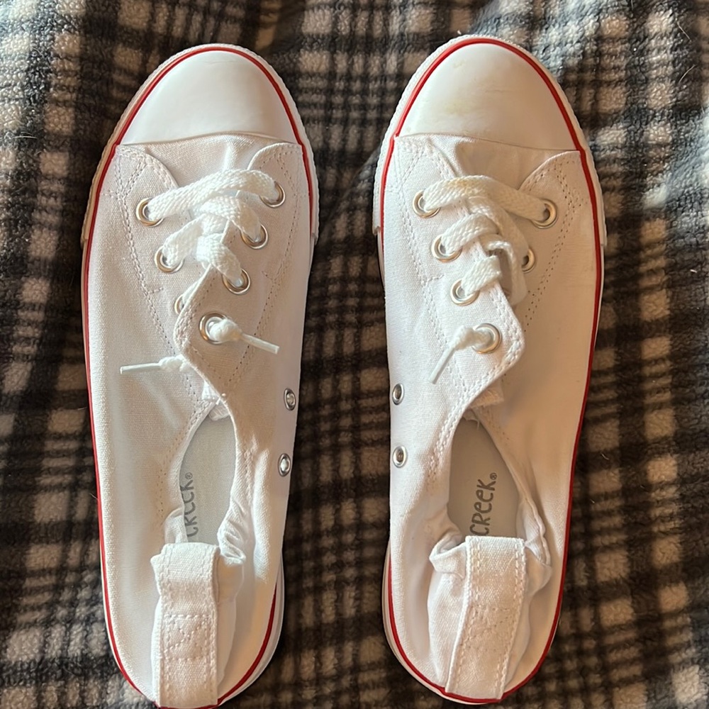 Beautiful white sneakers. Only worn a handful of times.